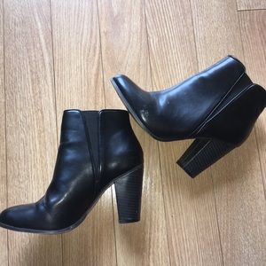 Black Ann Taylor size 5.5 high wedged boots